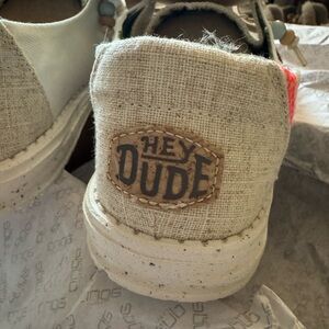 NEW IN BOX Hey Dude Ladies 9